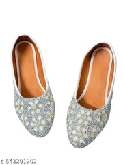 Voguish Women Juttis & Mojaris