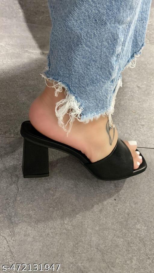 Women fancy flat sandals