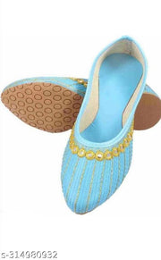 Gorgeous Women Juttis & Mojaris