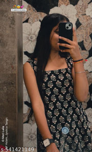 Women's Cotton Printed Straight Sleeveless Kurta (Random Print And Design Available)