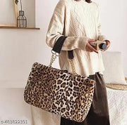 Luxurious Tiger Fur Tote Bag – Spacious, Soft, and Stylish with a Single Zipper Pocket
