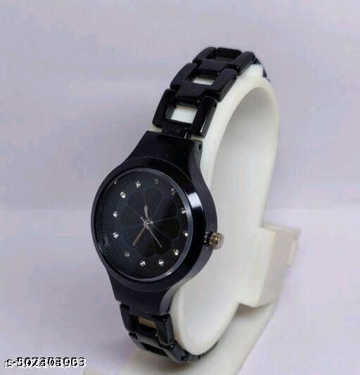Best Quality Ethnic Embossed Designer Shine Round Dial Watches for Girls