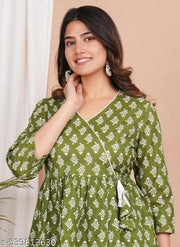 NEW LOOK KURTA/Classic Designer Women kurta/tranding gown/letest kurta/flower gown/new look kurta