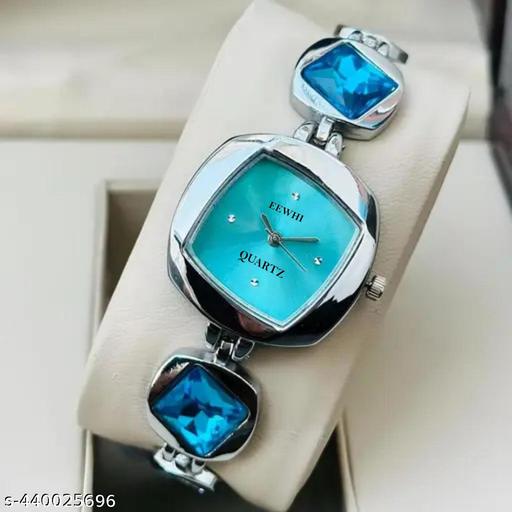 New Fancy Solid Dial Attractive Metal Chain Attractive Bracelet Analog Watch for Women