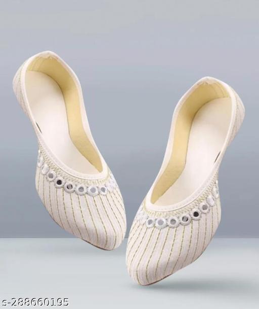 Trendy Women Juttis & Mojaris