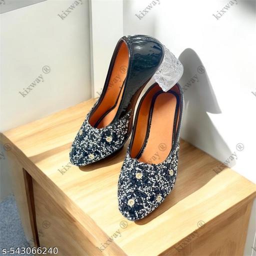 Women Juttis & Mojaris