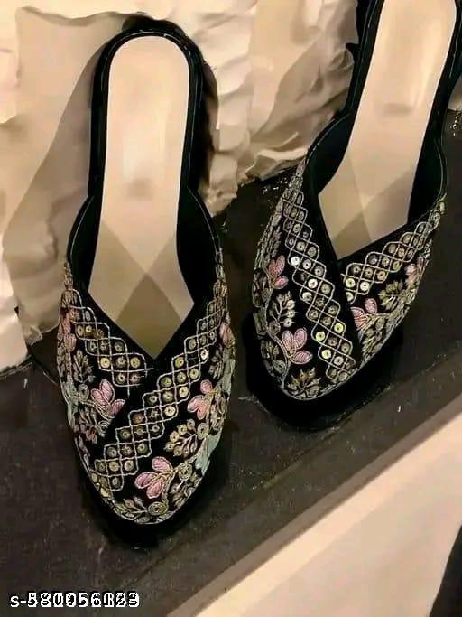 Attractive Women Juttis & Mojaris