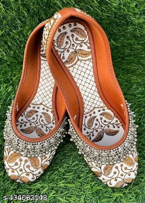 Beautifull Rajasthani  and punjabi   mojdhi