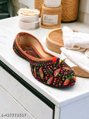 Women Juttis & Mojaris