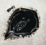 Luxurious Tiger Fur Tote Bag – Spacious, Soft, and Stylish with a Single Zipper Pocket