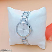 New Fancy Solid Dial Attractive Metal Chain Attractive Bracelet Analog Watch for  Women