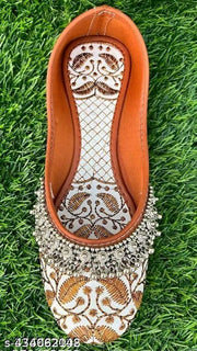 Beautifull Rajasthani  and punjabi   mojdhi