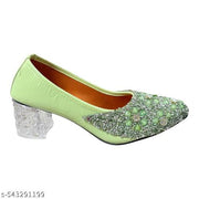 Trendy Women Juttis & Mojaris