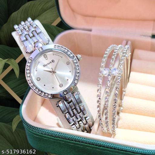 New Classy Beautiful Fashion women Watch and Free Bracelet set for Women & Girls