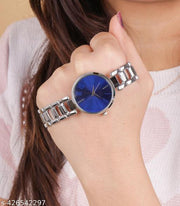 New Fancy Solid Dial Attractive Metal Chain  Analog Watch for Women