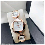 New Fancy Solid Dial Attractive Metal Chain Attractive Bracelet Analog Watch for Women
