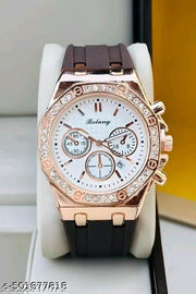 date function working trending women watch