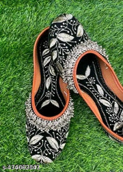 Beautifull Rajasthani  and punjabi   mojdhi
