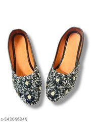 Women Juttis & Mojaris