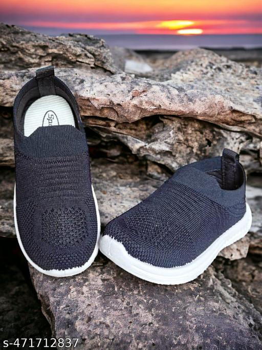 KID'S STYLISH WINTER SHOES /TRENDING SPORTS SHOES FOR CHILDREN