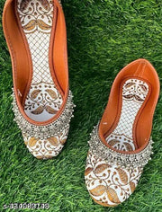 Beautifull Rajasthani  and punjabi   mojdhi