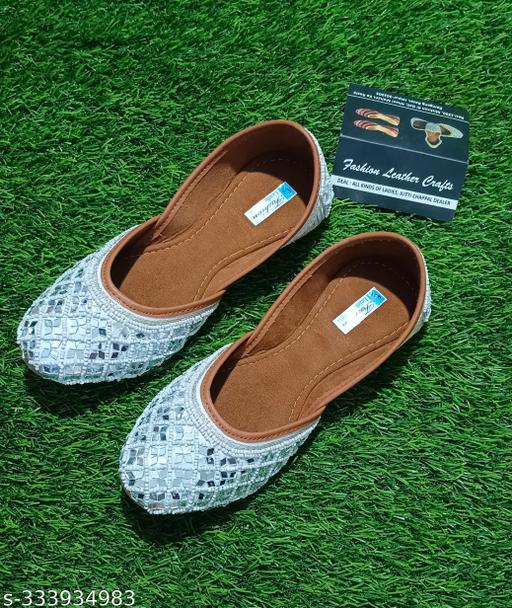 Trendy Women Juttis & Mojaris