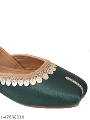 Yepplo Women Punjabi Juttis & Mojaris