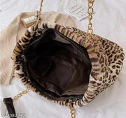 Luxurious Tiger Fur Tote Bag – Spacious, Soft, and Stylish with a Single Zipper Pocket
