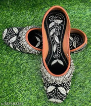 Perfect Women Juttis & Mojaris